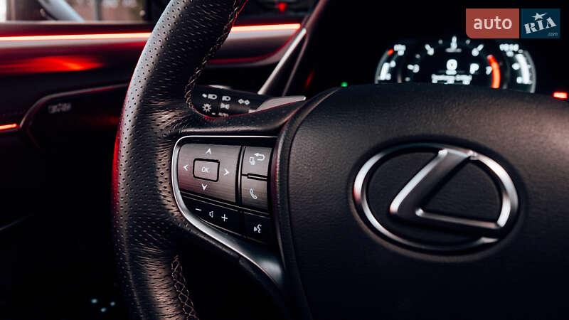 Седан Lexus ES 2019 в Києві