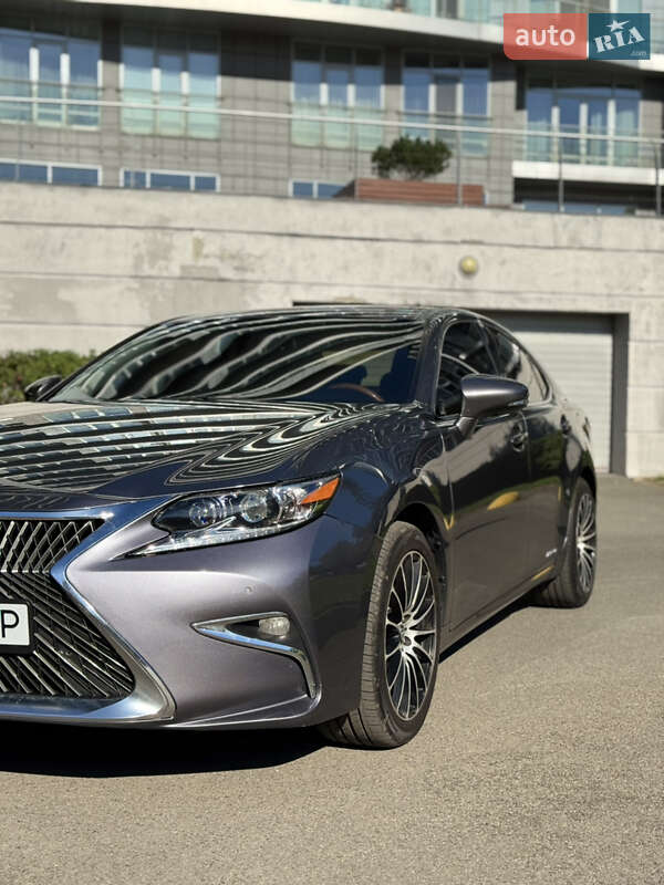 Седан Lexus ES 2014 в Киеве