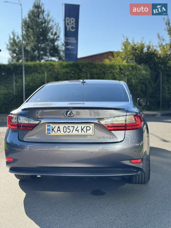 Седан Lexus ES 2014 в Киеве