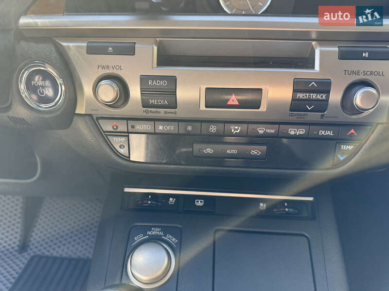 Седан Lexus ES 2014 в Киеве