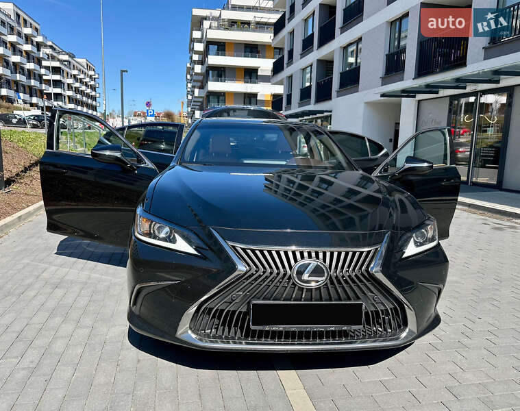 Седан Lexus ES 2018 в Луцьку