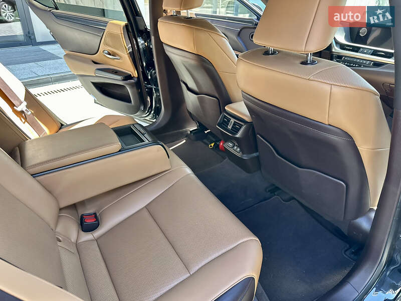 Седан Lexus ES 2018 в Луцьку