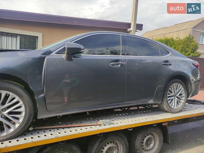 Седан Lexus ES 2016 в Львове