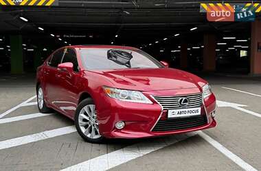 Седан Lexus ES 2014 в Киеве