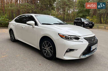 Седан Lexus ES 2015 в 