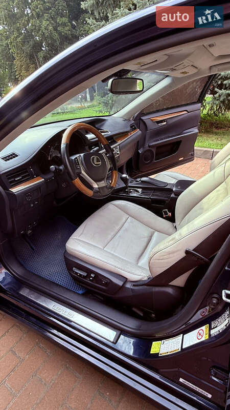 Седан Lexus ES 2013 в Чернигове