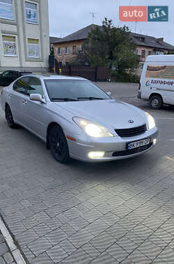Седан Lexus ES 2001 в Дубровиці