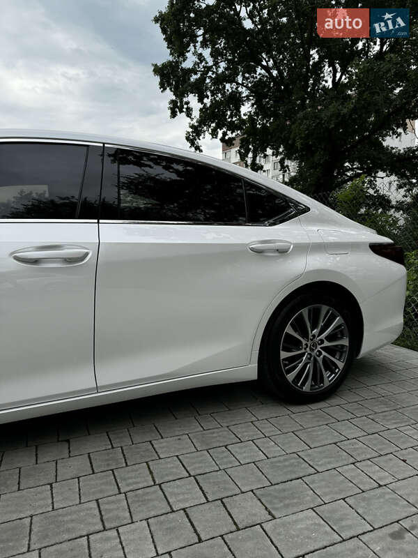 Седан Lexus ES 2021 в Львове фото 24 Седан Lexus ES 2021 в Львове