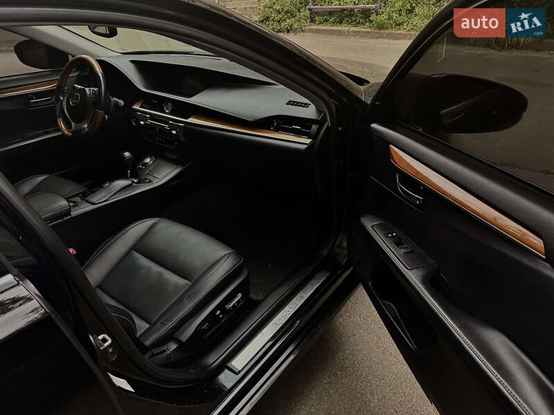 Седан Lexus ES 2013 в Киеве