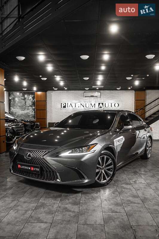 Седан Lexus ES 2019 в Ужгороде