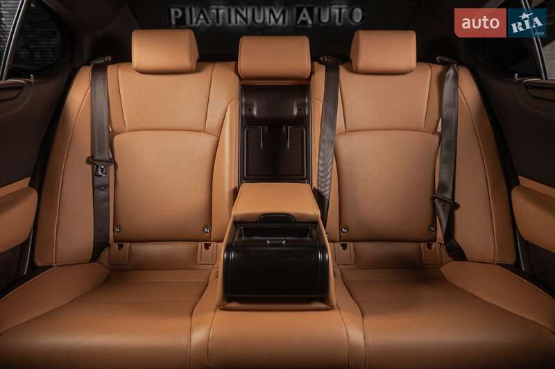 Седан Lexus ES 2019 в Ужгороде