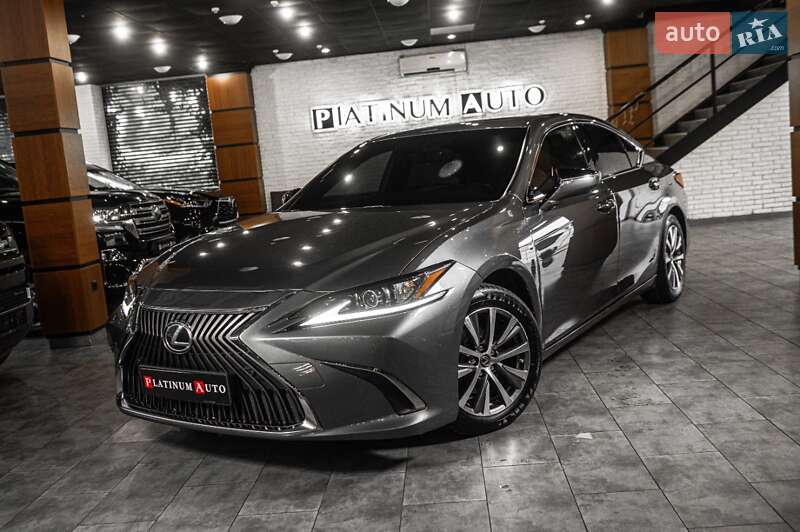 Седан Lexus ES 2019 в Ужгороде