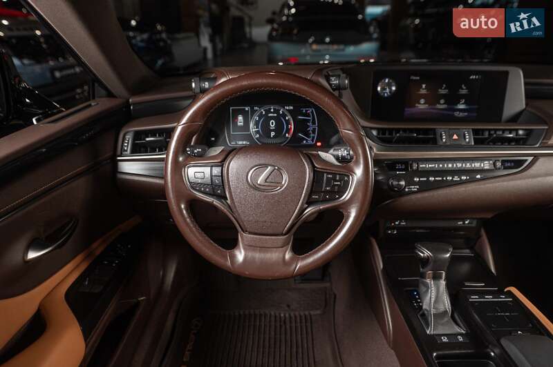 Седан Lexus ES 2019 в Ужгороде