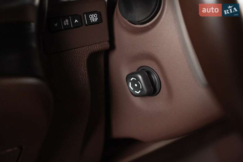 Седан Lexus ES 2019 в Ужгороде