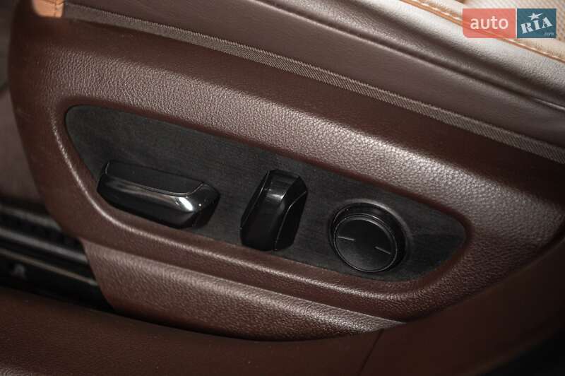 Седан Lexus ES 2019 в Ужгороде
