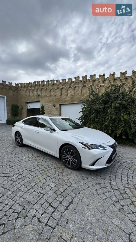 Седан Lexus ES 2024 в Первомайську