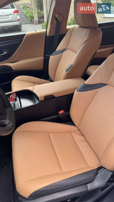 Седан Lexus ES 2024 в Первомайську