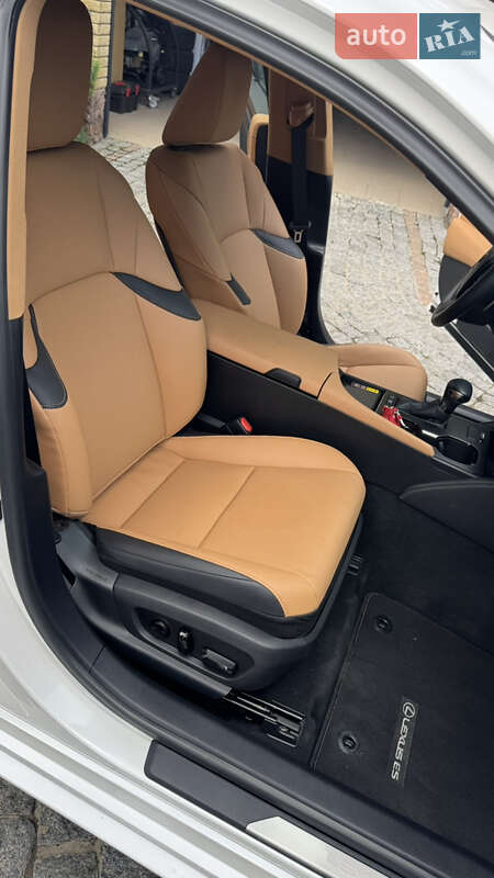 Седан Lexus ES 2024 в Первомайську