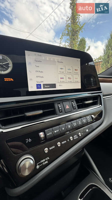 Седан Lexus ES 2024 в Первомайську