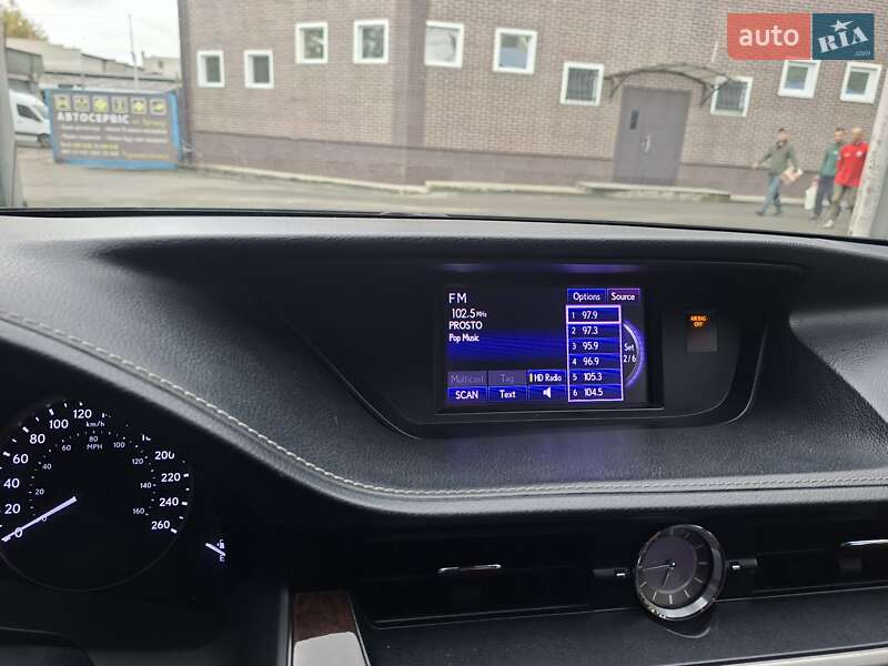 Седан Lexus ES 2012 в Киеве
