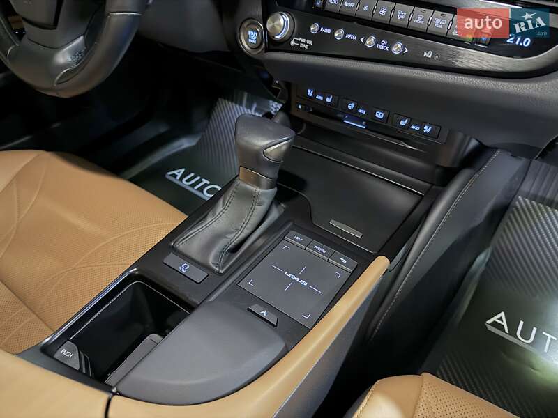 Седан Lexus ES 2022 в Днепре
