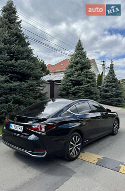 Седан Lexus ES 2021 в Чайках