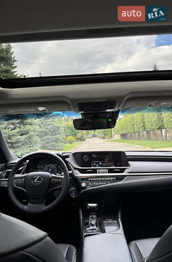 Седан Lexus ES 2021 в Чайках