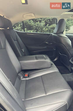 Седан Lexus ES 2021 в Чайках