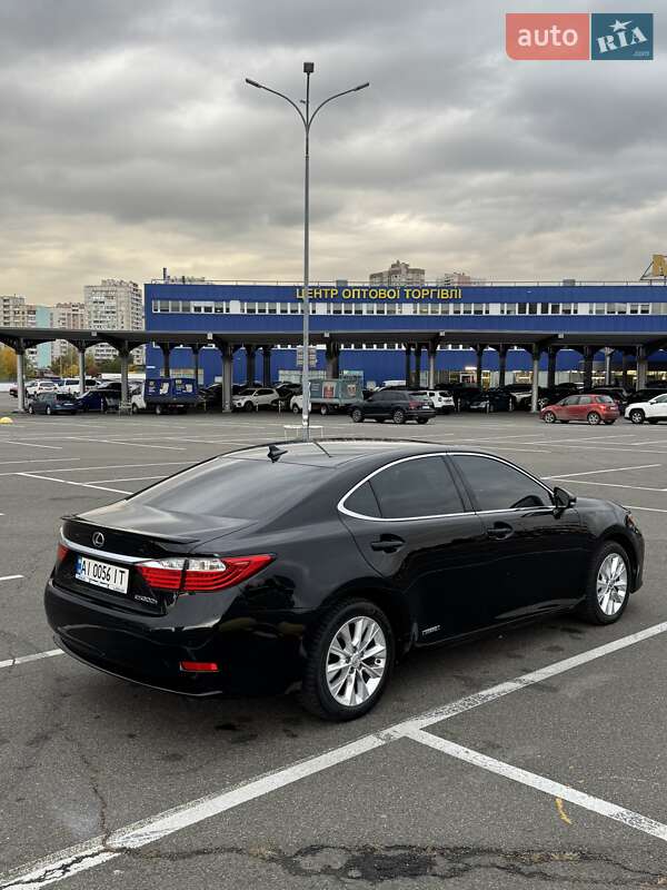 Седан Lexus ES 2014 в Киеве