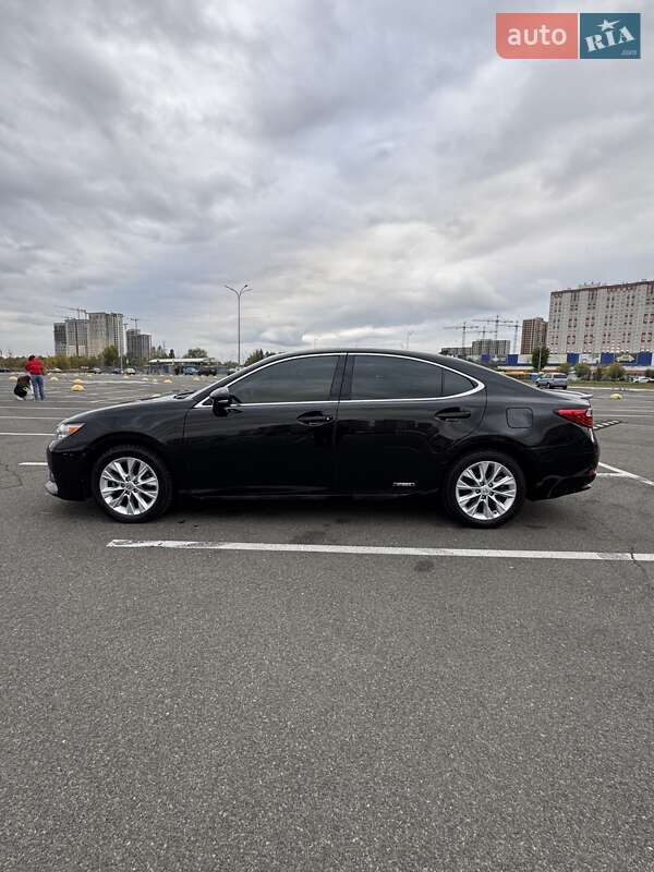 Седан Lexus ES 2014 в Киеве