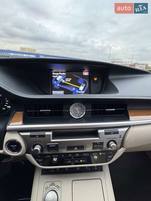 Седан Lexus ES 2014 в Киеве
