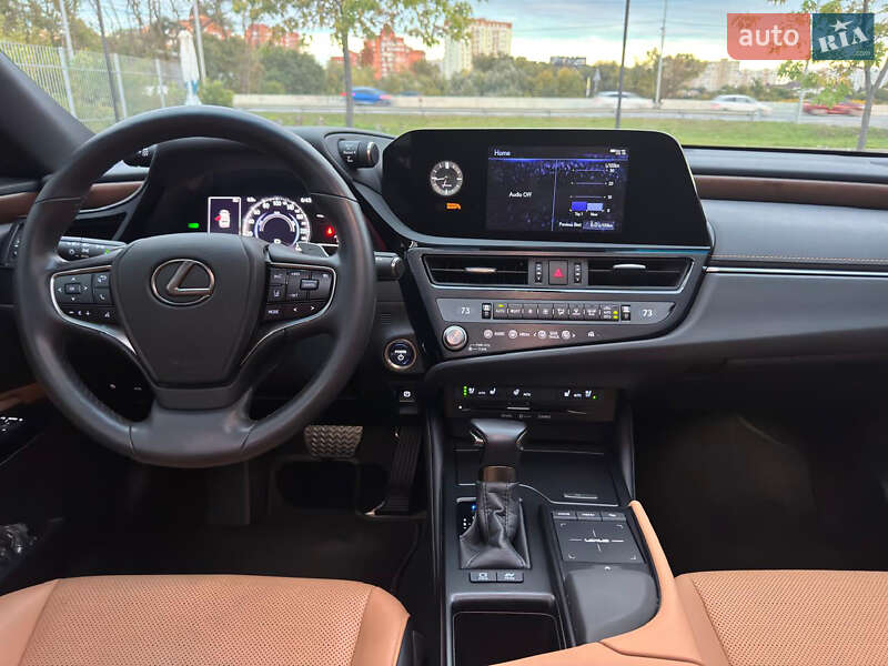 Седан Lexus ES 2021 в Киеве