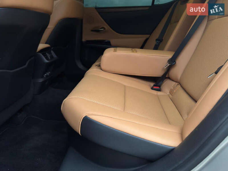 Седан Lexus ES 2021 в Киеве