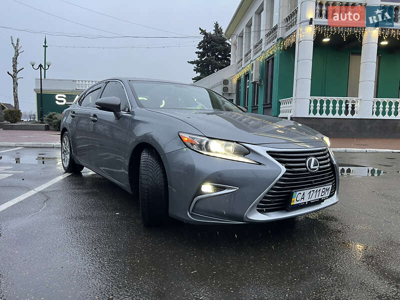 Седан Lexus ES 2014 в Черкасах