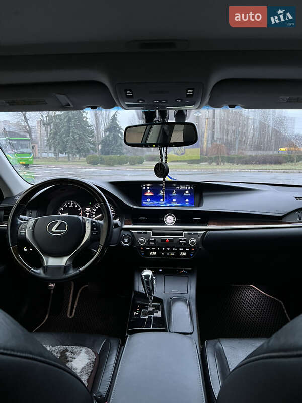Седан Lexus ES 2014 в Черкасах