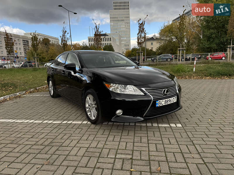 Седан Lexus ES 2014 в Самборе