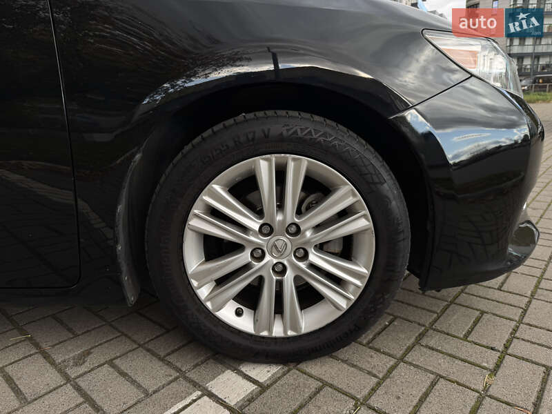Седан Lexus ES 2014 в Самборе
