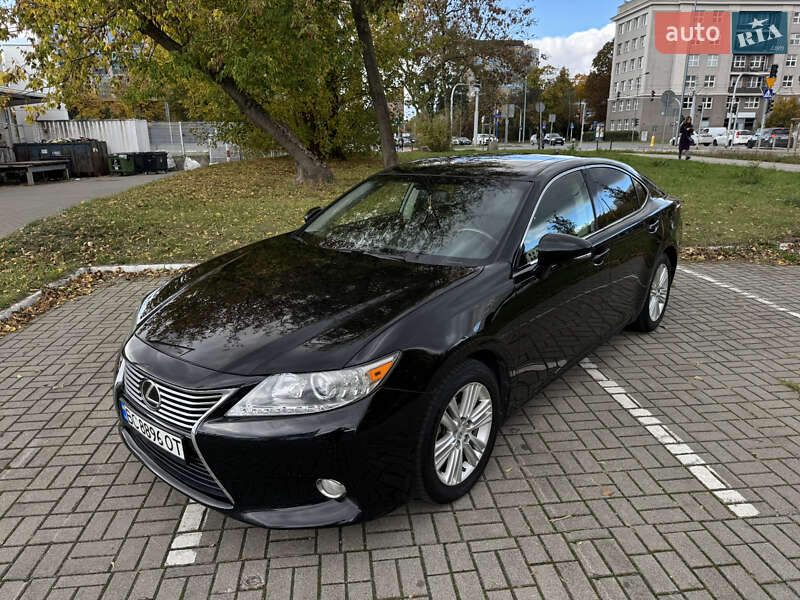 Седан Lexus ES 2014 в Самборе
