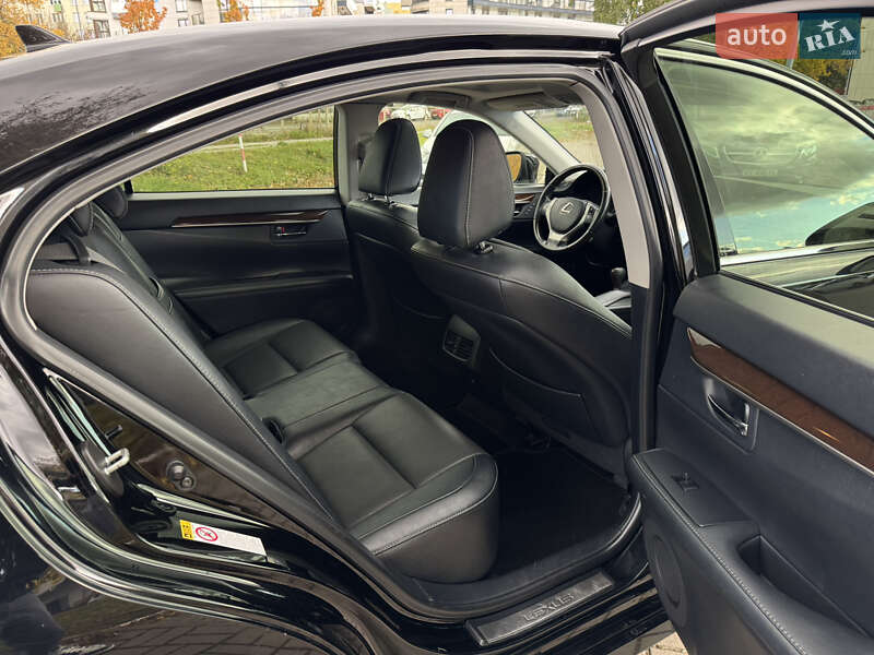 Седан Lexus ES 2014 в Самборе