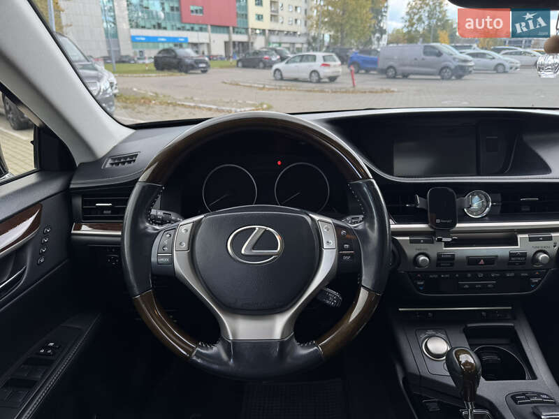 Седан Lexus ES 2014 в Самборе