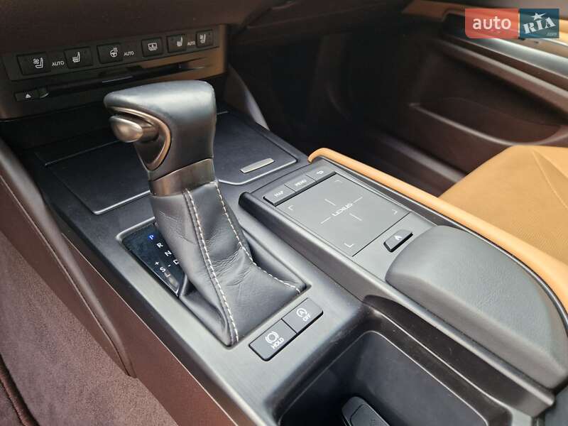 Седан Lexus ES 2019 в Днепре