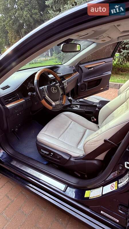 Седан Lexus ES 2013 в Чернигове