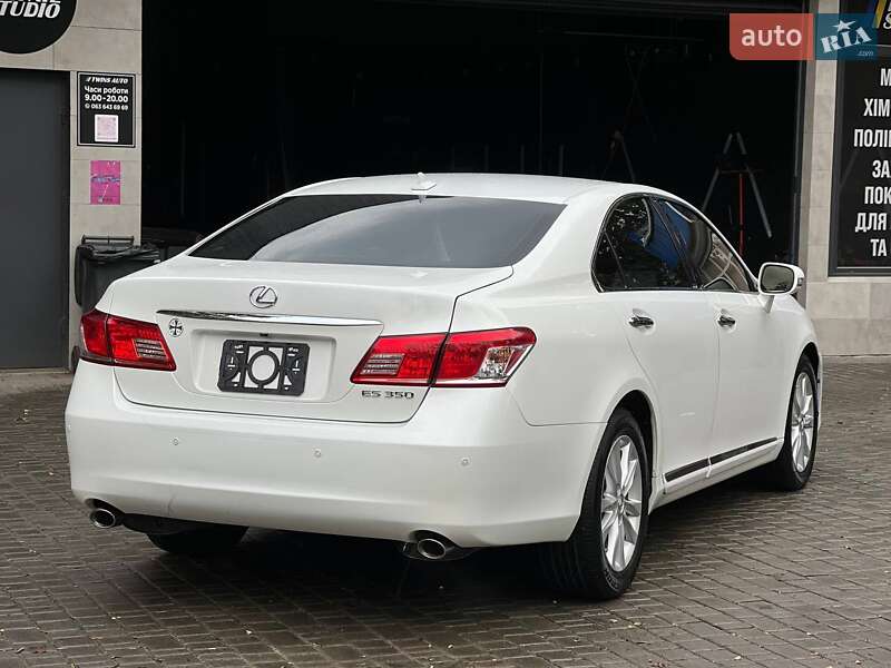 Седан Lexus ES 2012 в Одесі