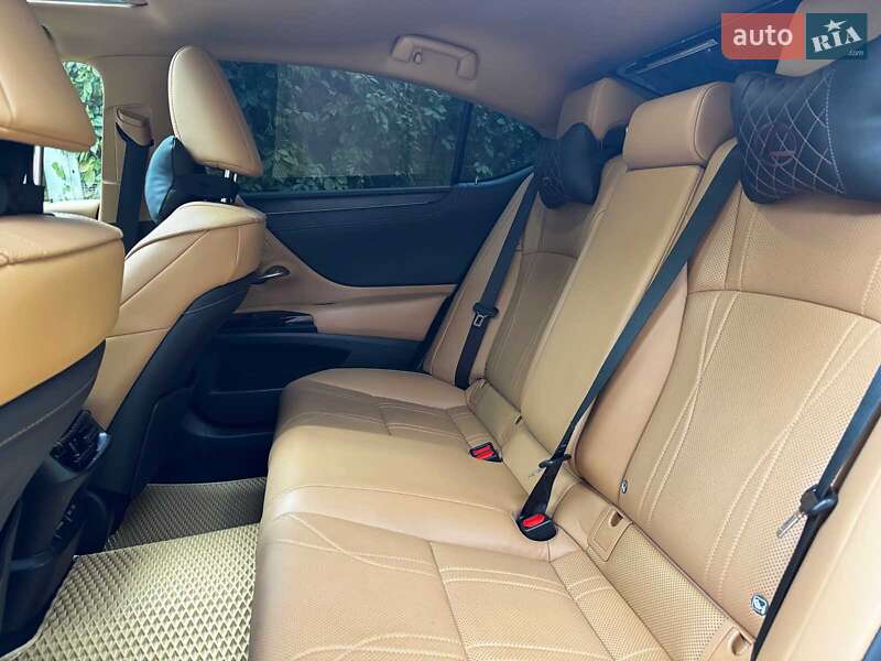 Седан Lexus ES 2021 в Києві