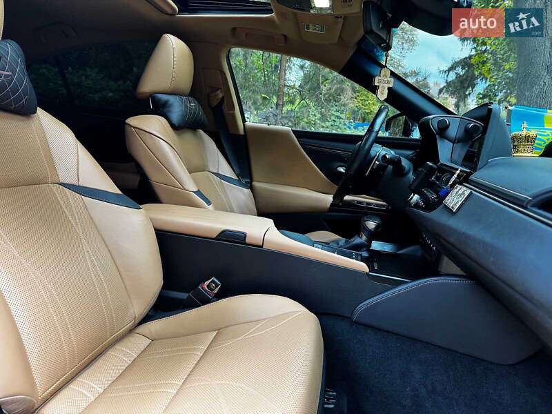 Седан Lexus ES 2021 в Києві