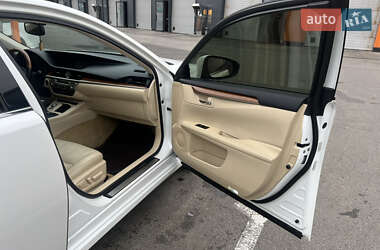 Седан Lexus ES 2012 в 