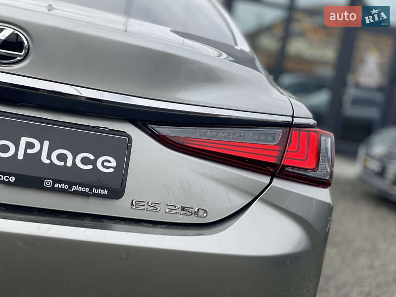 Седан Lexus ES 2021 в Луцке
