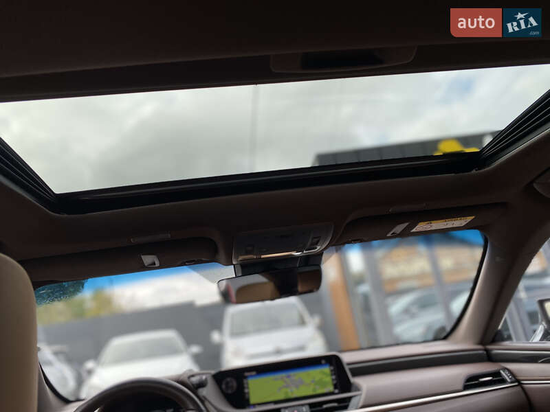 Седан Lexus ES 2021 в Луцке