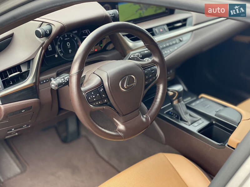 Седан Lexus ES 2021 в Луцке