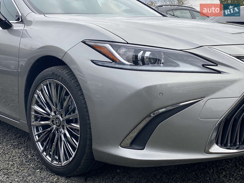 Седан Lexus ES 2021 в Луцке